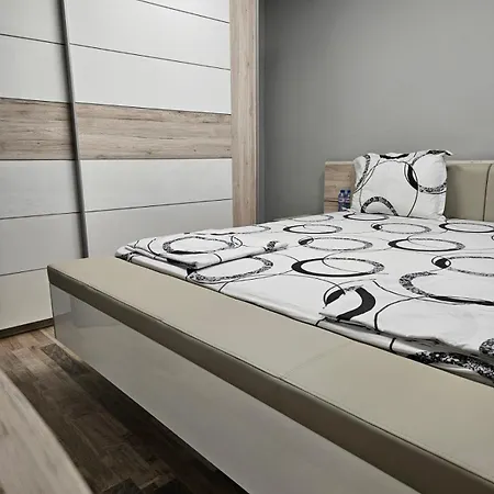 דירה Flat, Close To The *