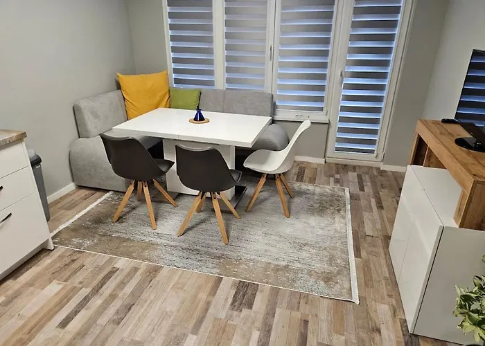 Flat, Close To The 아파트